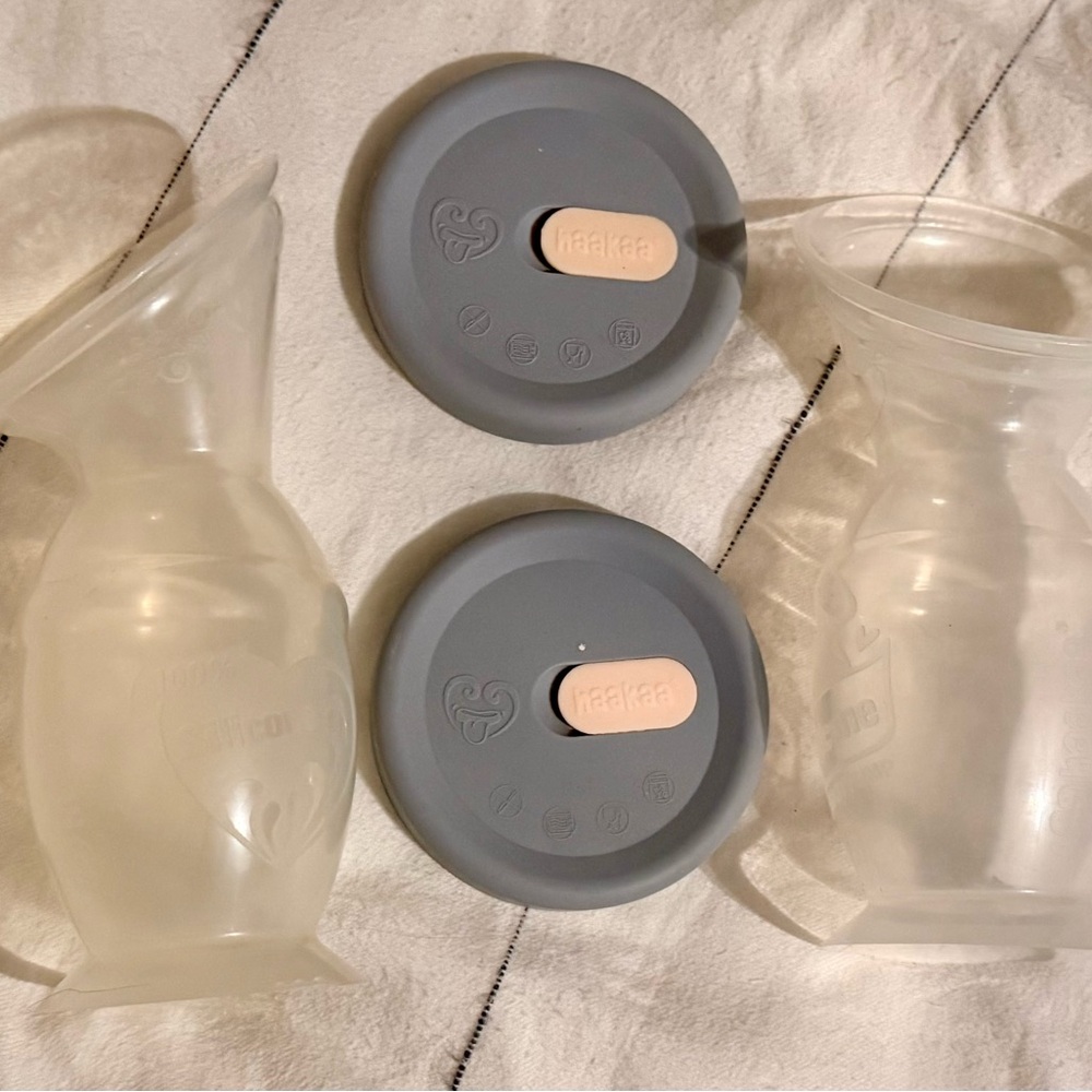 Haakaa Silicone Breast Pump Set with Gray Lids